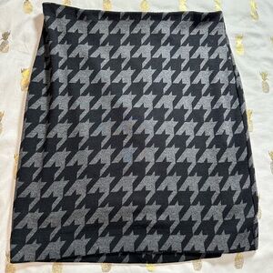 Banana Republic black/grey houndstooth mini pencil skirt, Sz 0 EUC